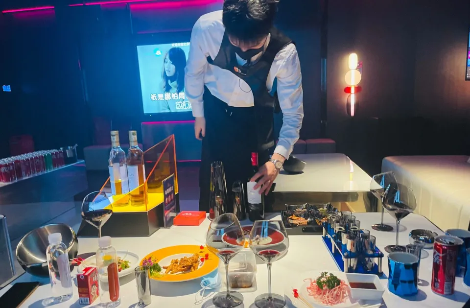 俄罗斯酒吧